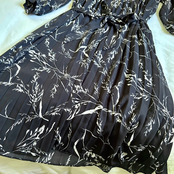 • H&M dress - Picture 4 of 8